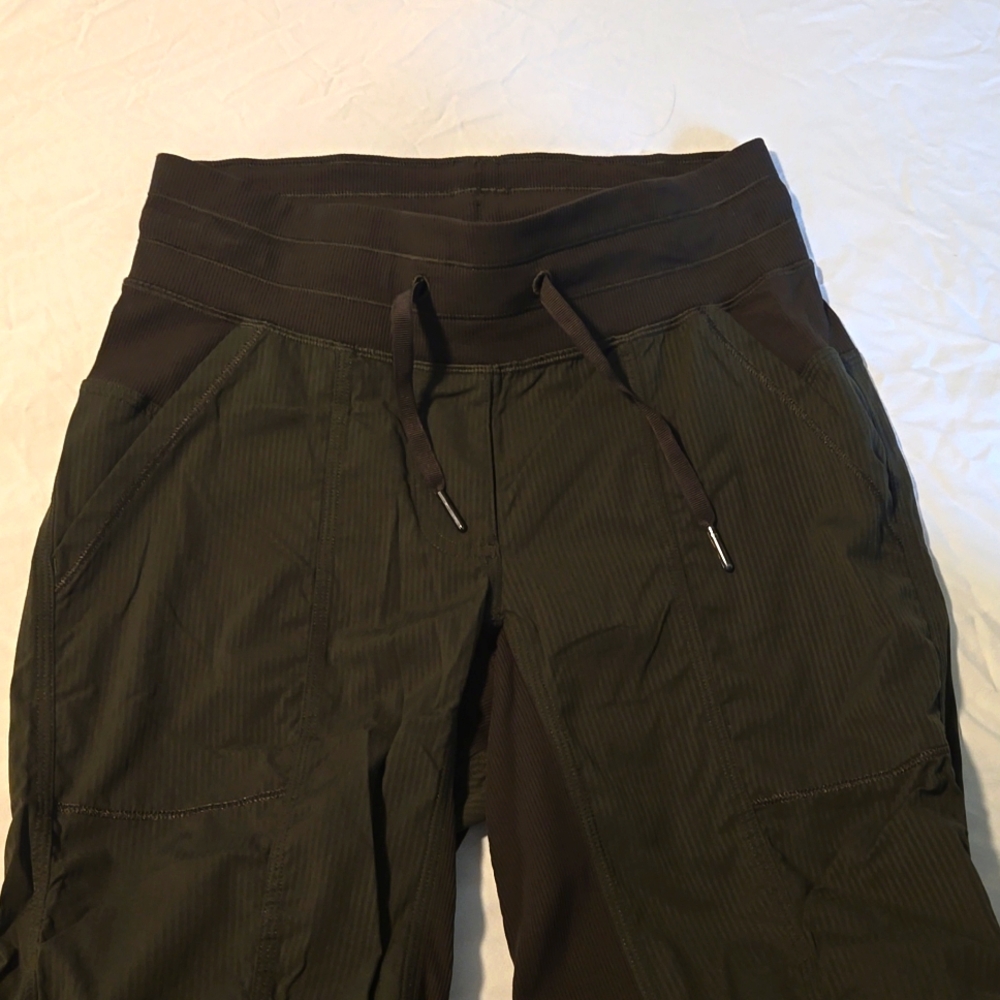 Lululemon Dark Green Street to Studio Joggers 4 perfect condition